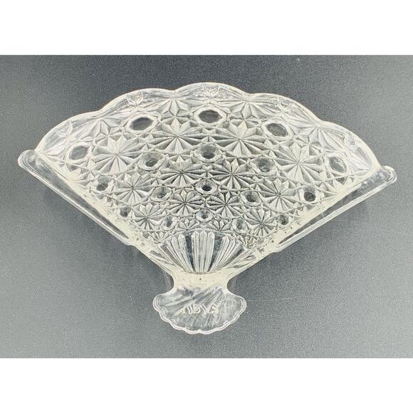Avon Fan Dish Clear Glass Daisy Button Candy Trinket Soap Plate Pressed Crystal - Picture 8 of 8